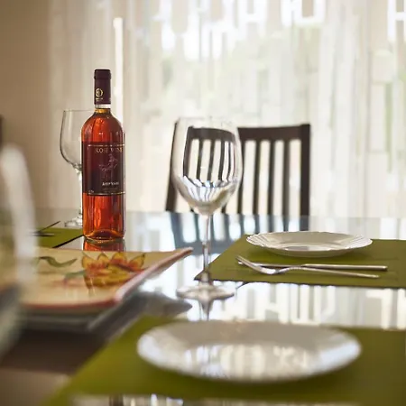 Safia - 3br Retreat With Private Pool Near Coral Bay