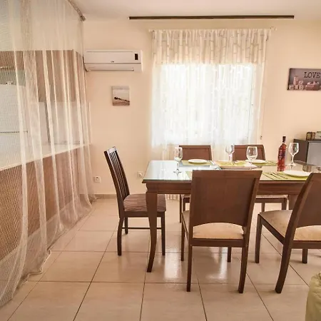 Safia - 3br Retreat With Private Pool Near Coral Bay