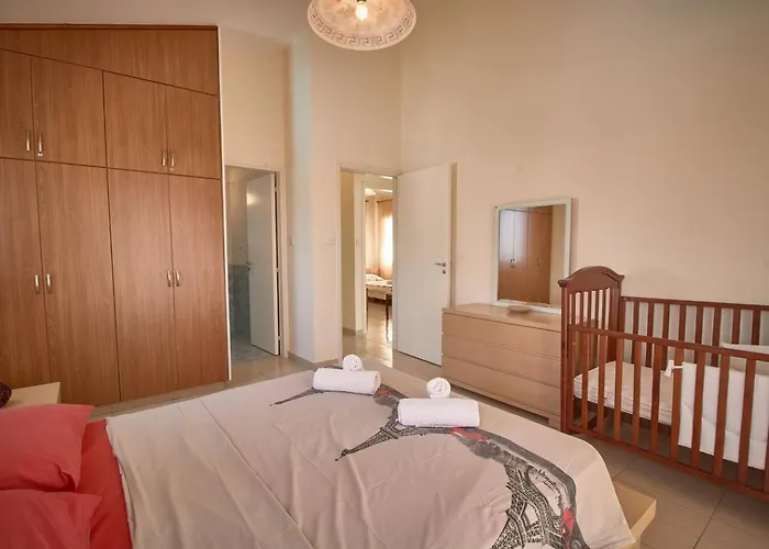 Safia - 3br Retreat With Private Pool Near Coral Bay Peyia