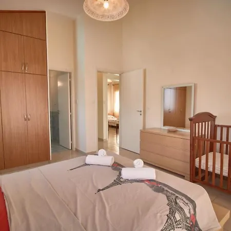 Three Bedroom Safia Holiday home Peyia