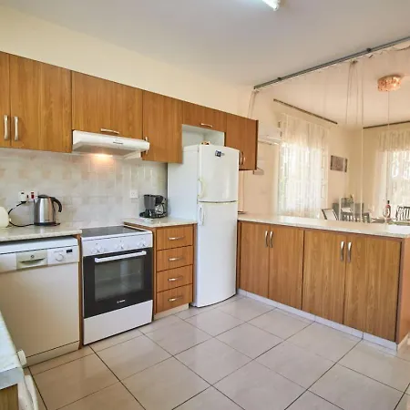 Three Bedroom Safia Holiday home Peyia