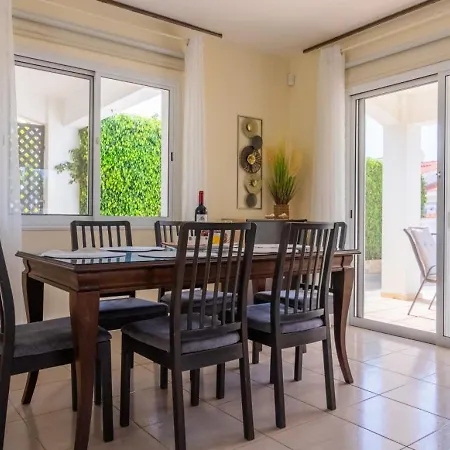 Safia - 3br Retreat With Private Pool Near Coral Bay Prázdninový dům Pegeia