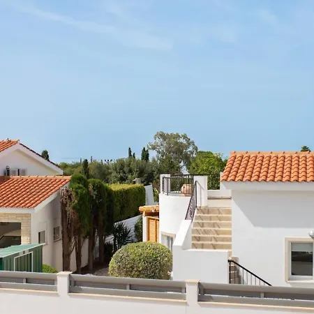 Safia - 3br Retreat With Private Pool Near Coral Bay *