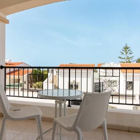 Safia - 3br Retreat With Private Pool Near Coral Bay Pegeia