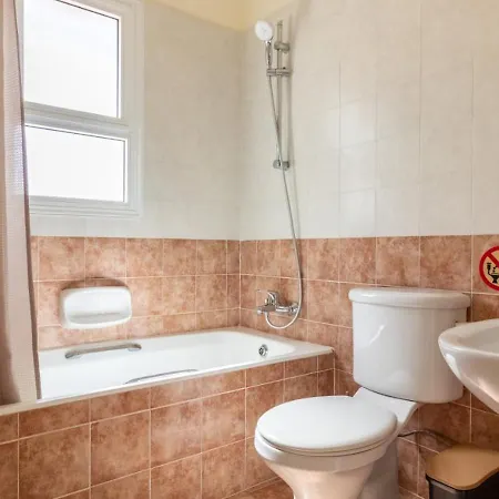 Safia - 3br Retreat With Private Pool Near Coral Bay Pegeia