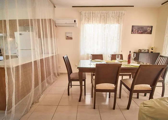 Safia - 3br Retreat With Private Pool Near Coral Bay