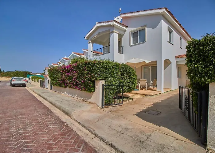 Safia - 3br Retreat With Private Pool Near Coral Bay *